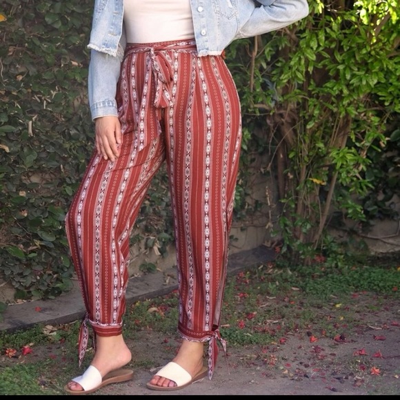 SHEIN Red Belted Geo Print Split Hem Pants #158 - Picture 9 of 9